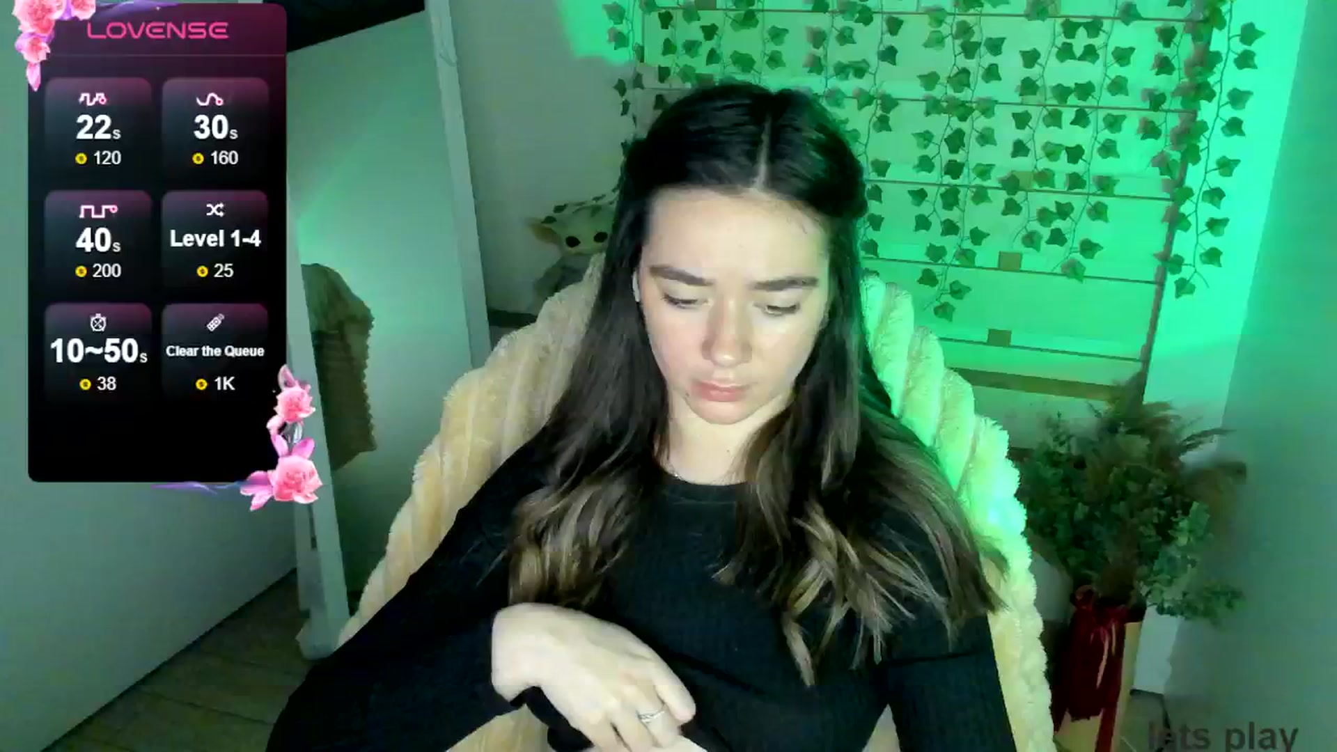 Gallery image thumbnail from KiraLove's myfreecams stream on, 05/01/2025, 17:14 image 13 of 20
