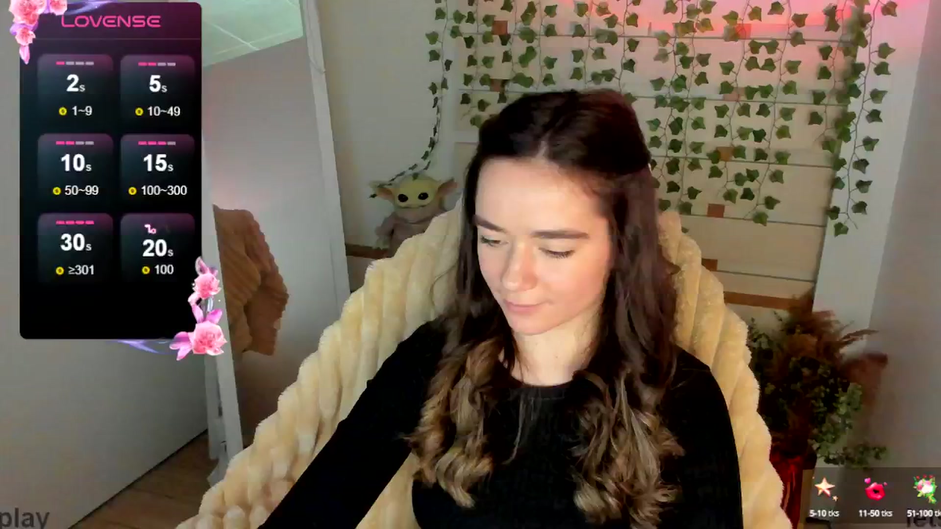 Gallery image thumbnail from KiraLove's myfreecams stream on, 05/02/2025, 13:38 image 14 of 20