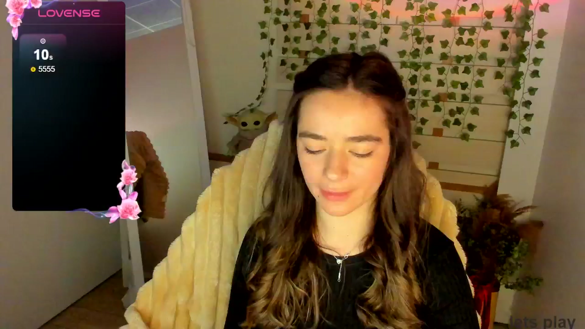 Gallery image thumbnail from KiraLove's myfreecams stream on, 05/02/2025, 15:32 image 4 of 20