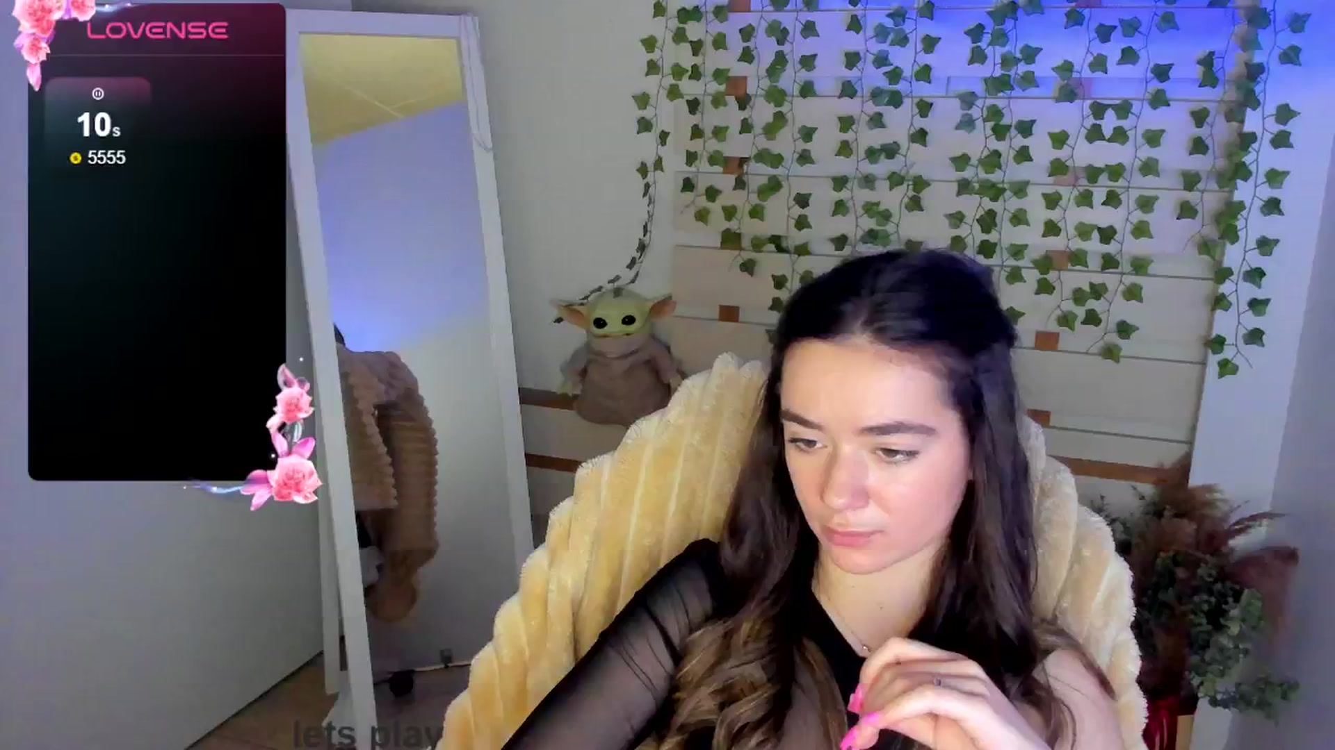 Gallery image thumbnail from KiraLove's myfreecams stream on, 05/03/2025, 10:22 image 19 of 20