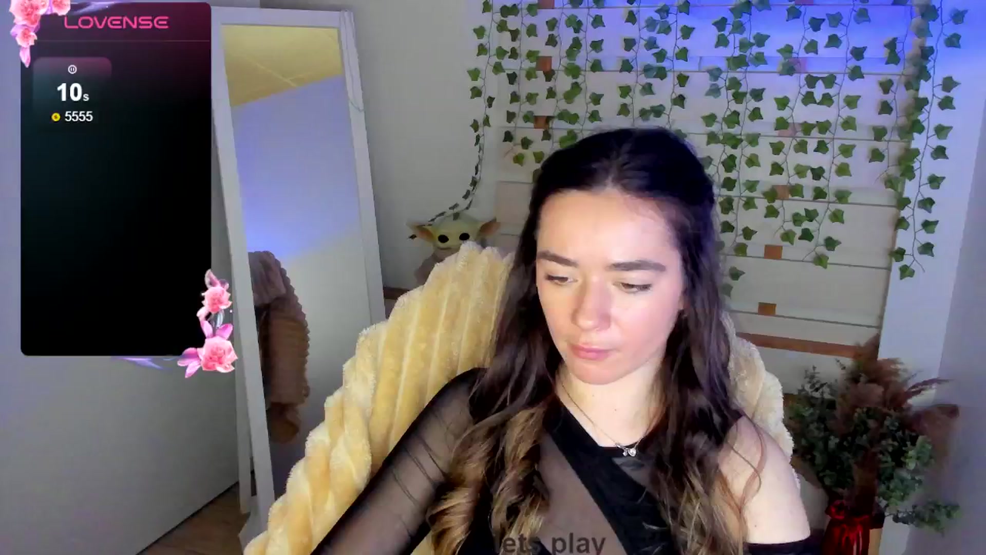 Gallery image thumbnail from KiraLove's myfreecams stream on, 05/03/2025, 10:22 image 4 of 20