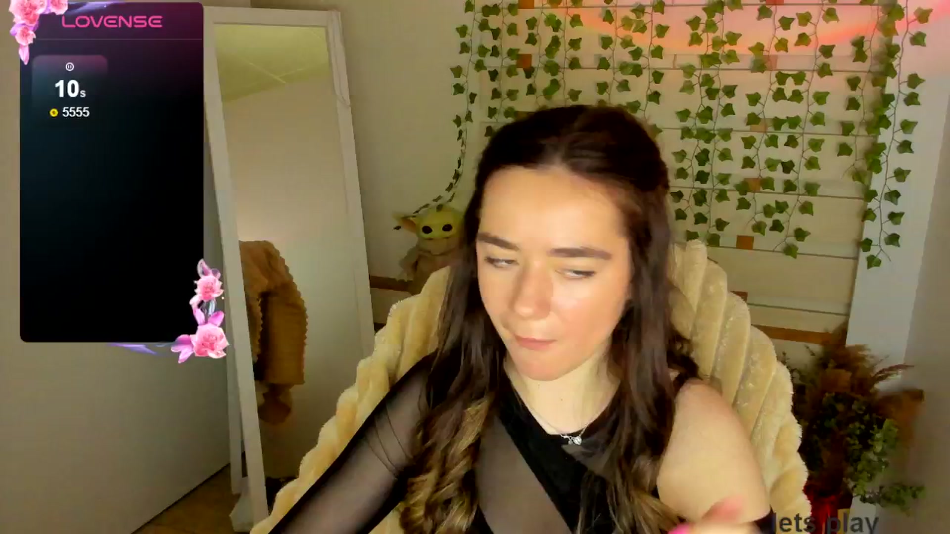 Gallery image thumbnail from KiraLove's myfreecams stream on, 05/03/2025, 10:22 image 2 of 20