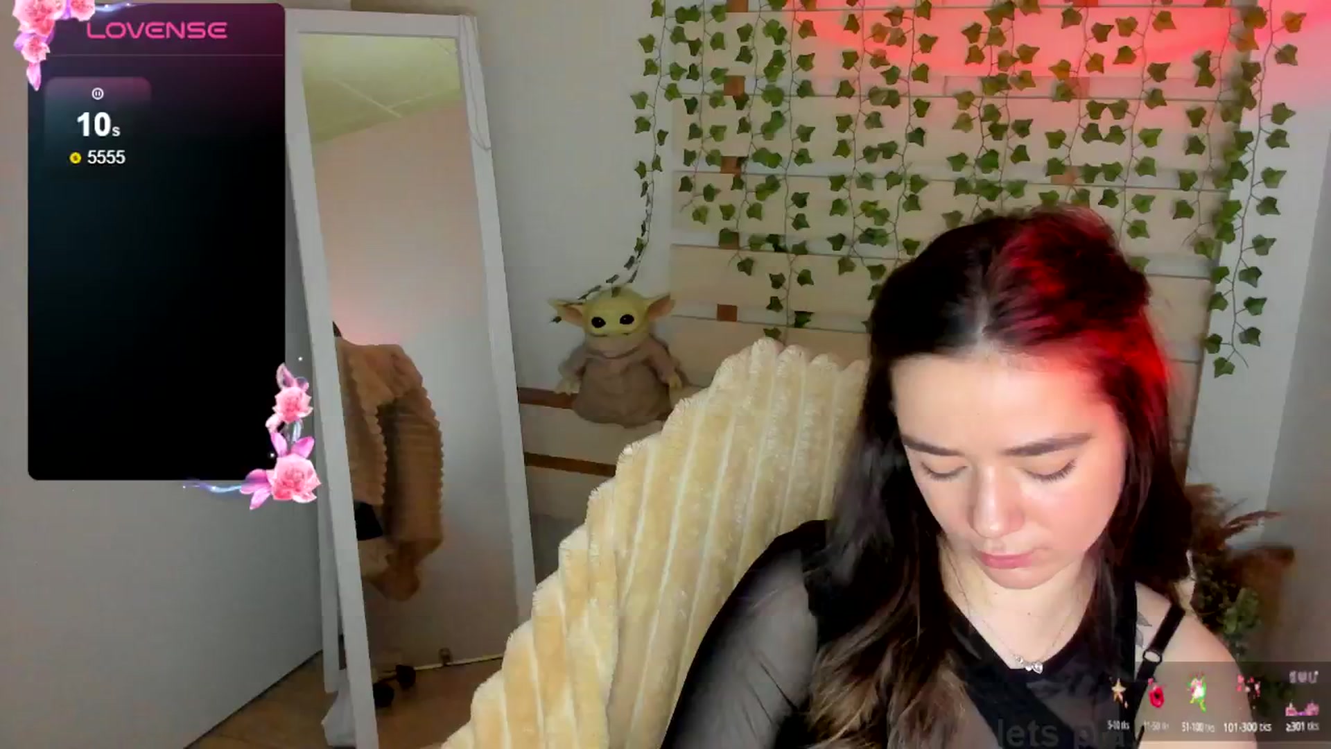 Gallery image thumbnail from KiraLove's myfreecams stream on, 05/03/2025, 10:22 image 9 of 20