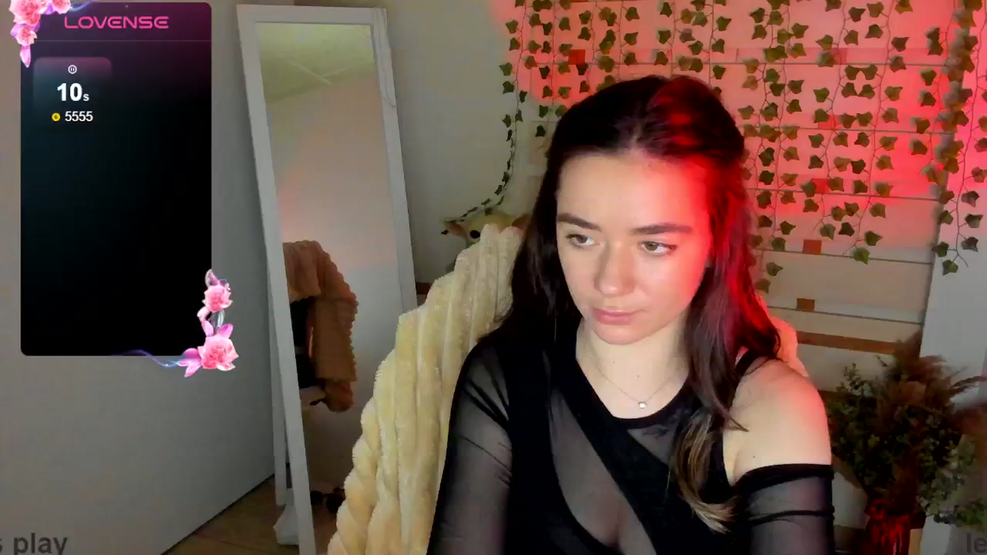 Gallery image thumbnail from KiraLove's myfreecams stream on, 05/03/2025, 11:25 image 15 of 20