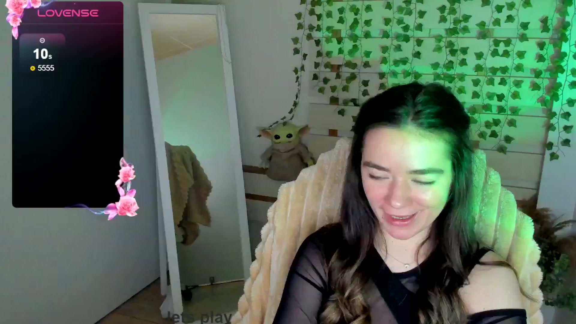 Gallery image thumbnail from KiraLove's myfreecams stream on, 05/03/2025, 11:25 image 11 of 20