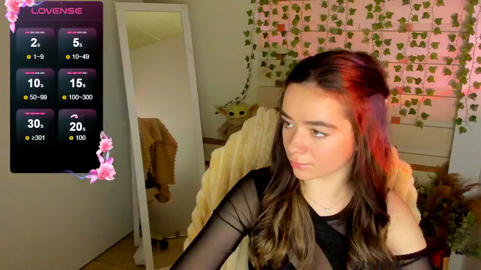 Gallery image thumbnail from KiraLove's myfreecams stream on, 05/03/2025, 11:25 image 18 of 20