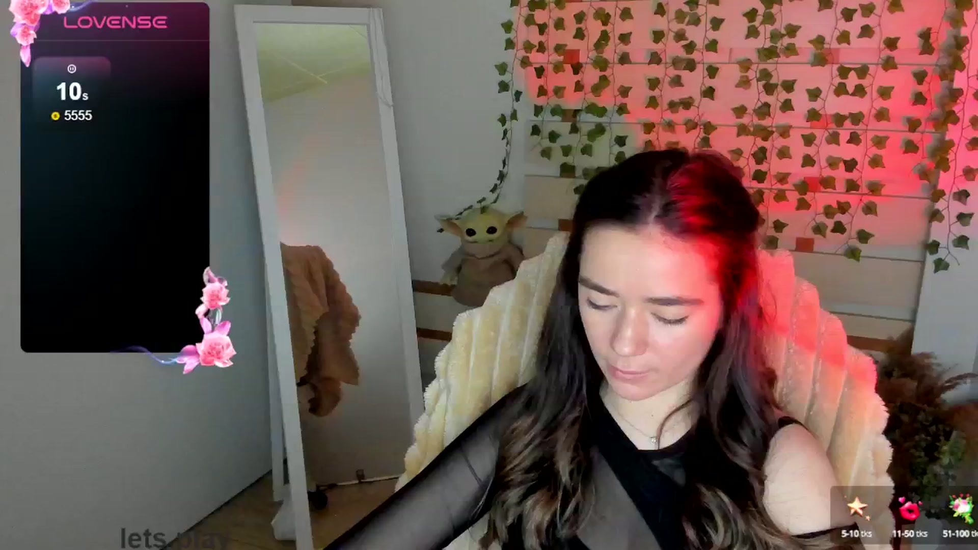 Gallery image thumbnail from KiraLove's myfreecams stream on, 05/03/2025, 11:25 image 13 of 20