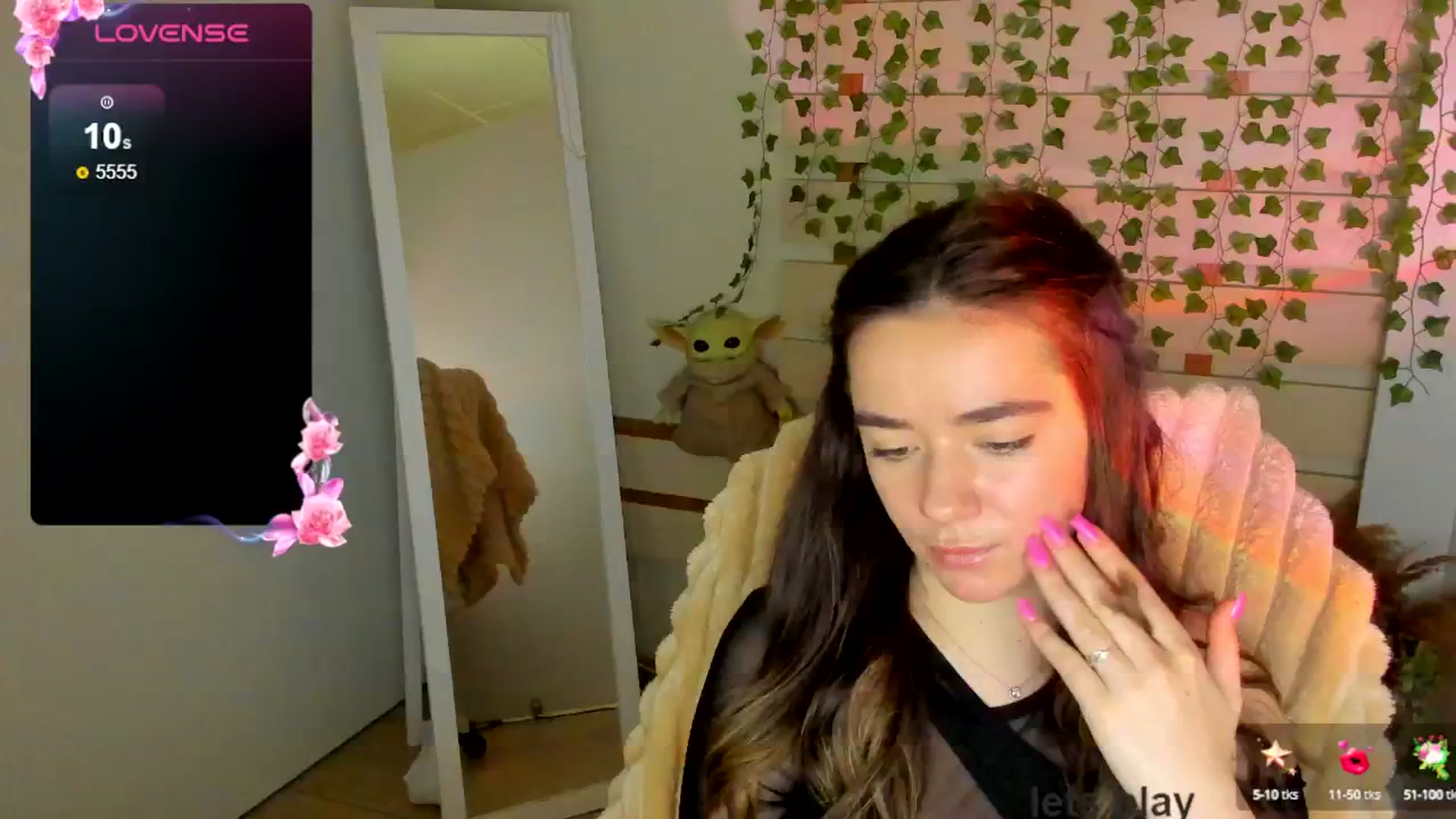 Gallery image thumbnail from KiraLove's myfreecams stream on, 05/03/2025, 11:25 image 6 of 20
