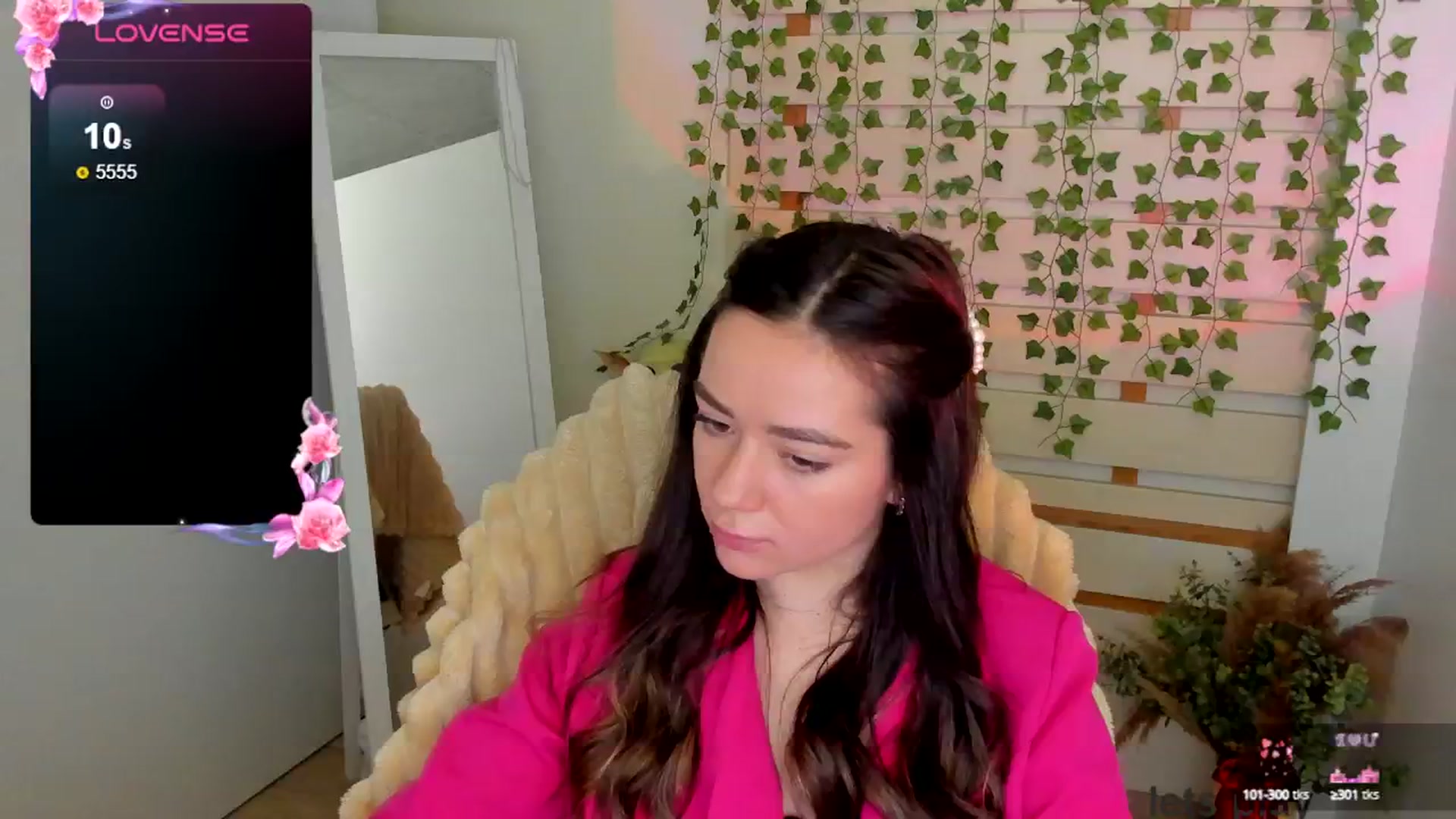 Gallery image thumbnail from KiraLove's myfreecams stream on, 05/04/2025, 09:31 image 4 of 20