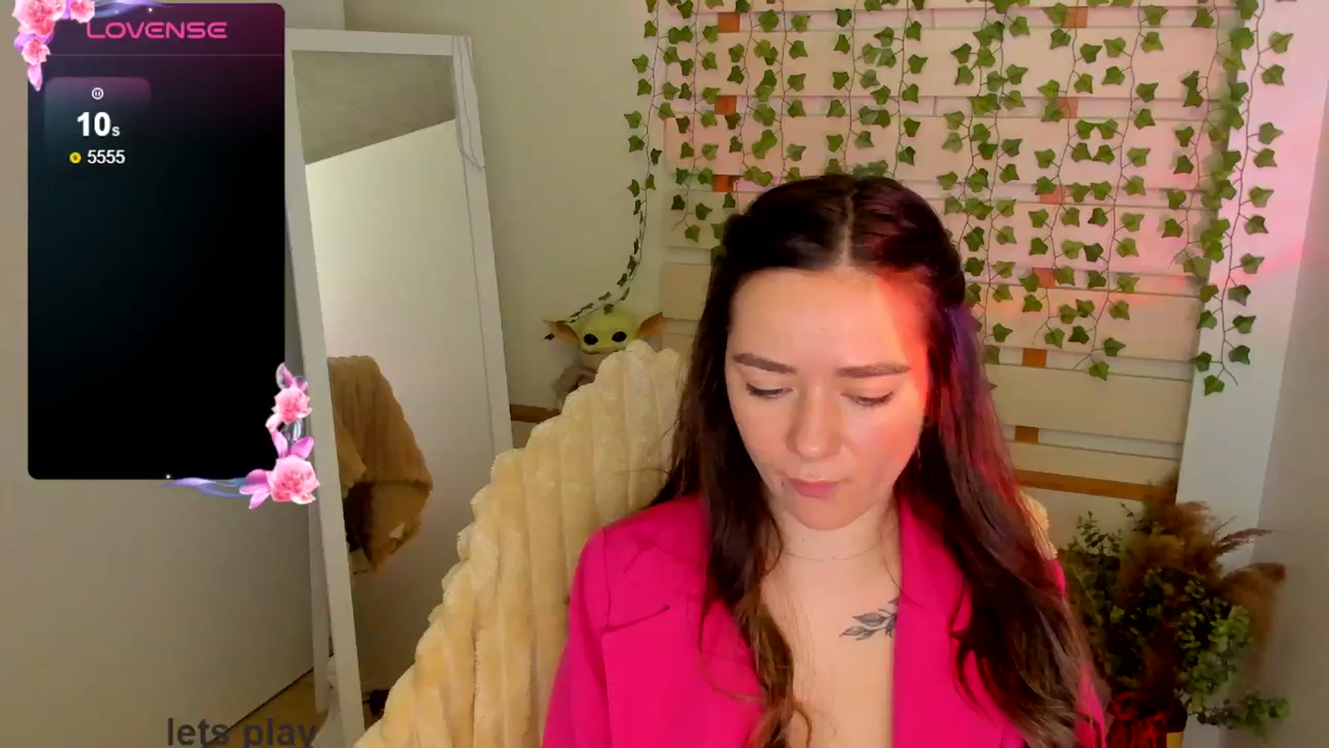 Gallery image thumbnail from KiraLove's myfreecams stream on, 05/04/2025, 09:31 image 10 of 20