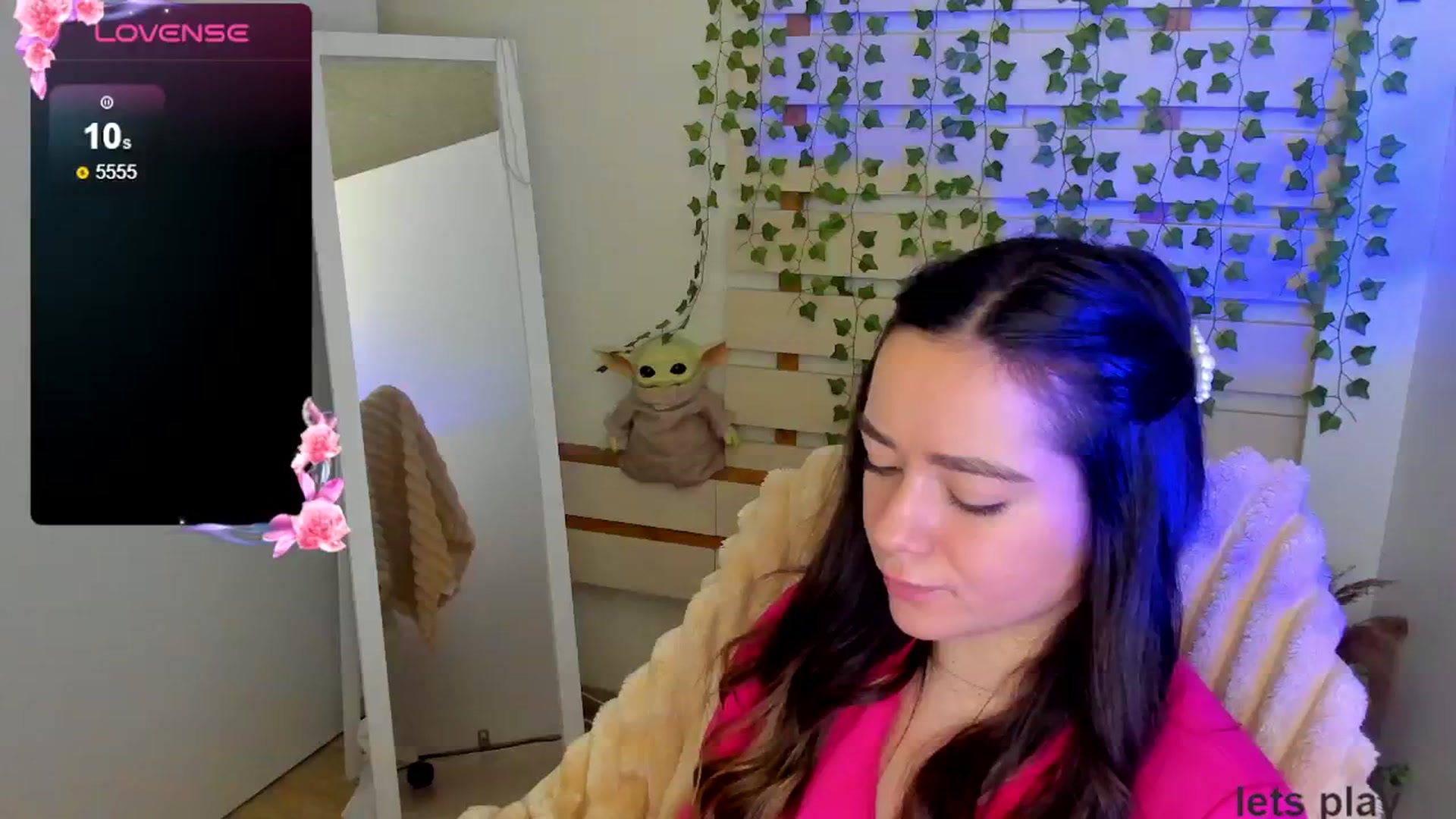 Gallery image thumbnail from KiraLove's myfreecams stream on, 05/04/2025, 09:31 image 5 of 20