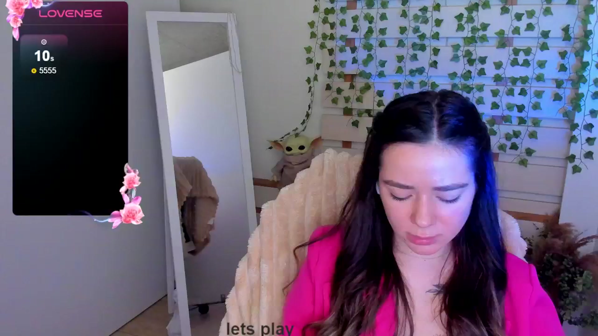 Gallery image thumbnail from KiraLove's myfreecams stream on, 05/04/2025, 11:22 image 8 of 20