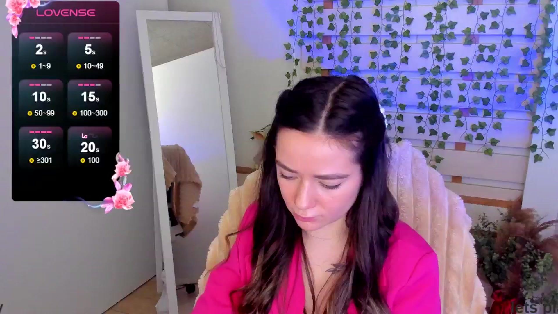 Gallery image thumbnail from KiraLove's myfreecams stream on, 05/04/2025, 11:22 image 6 of 20