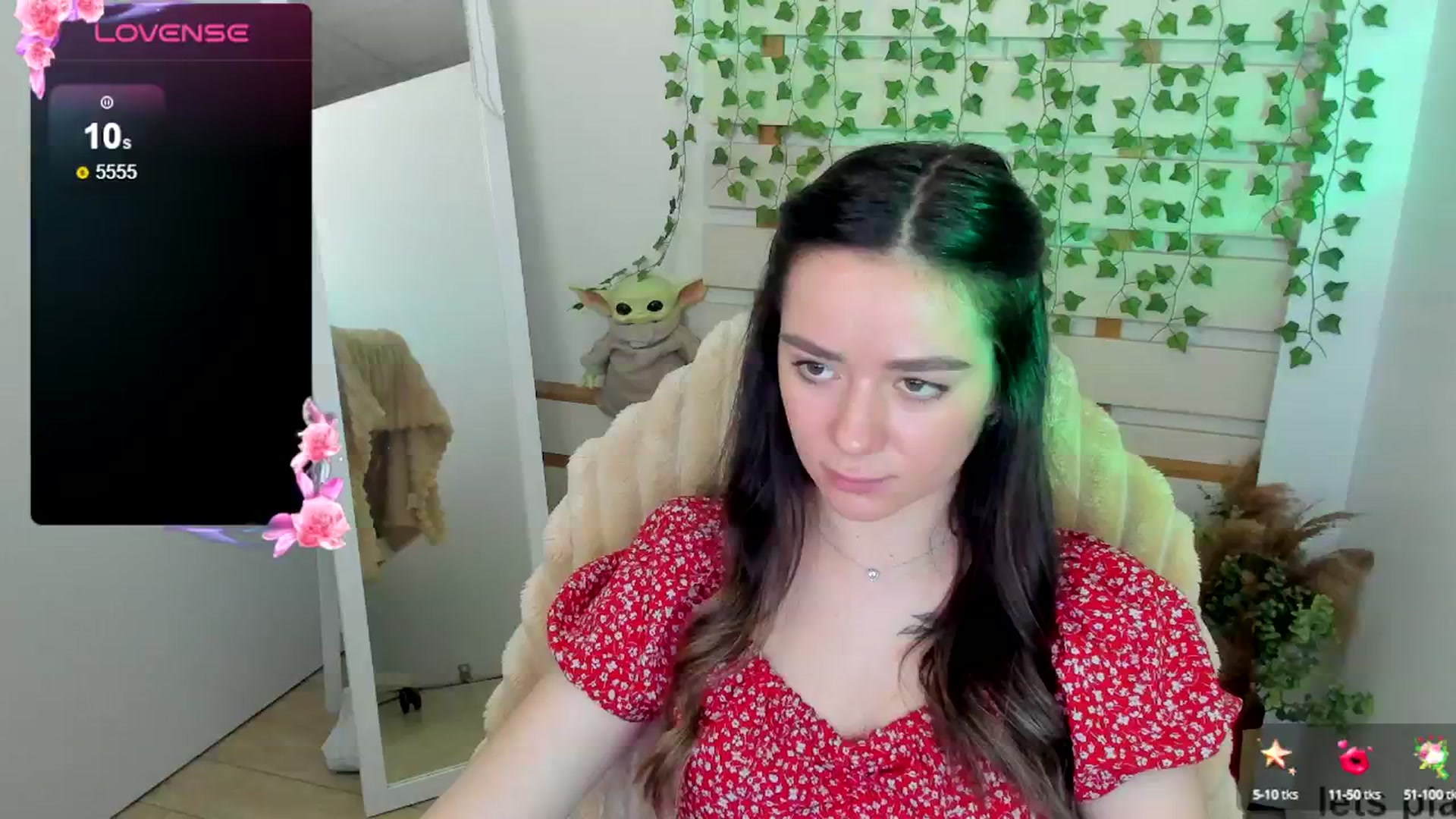 Gallery image thumbnail from KiraLove's myfreecams stream on, 05/05/2025, 09:30 image 4 of 20
