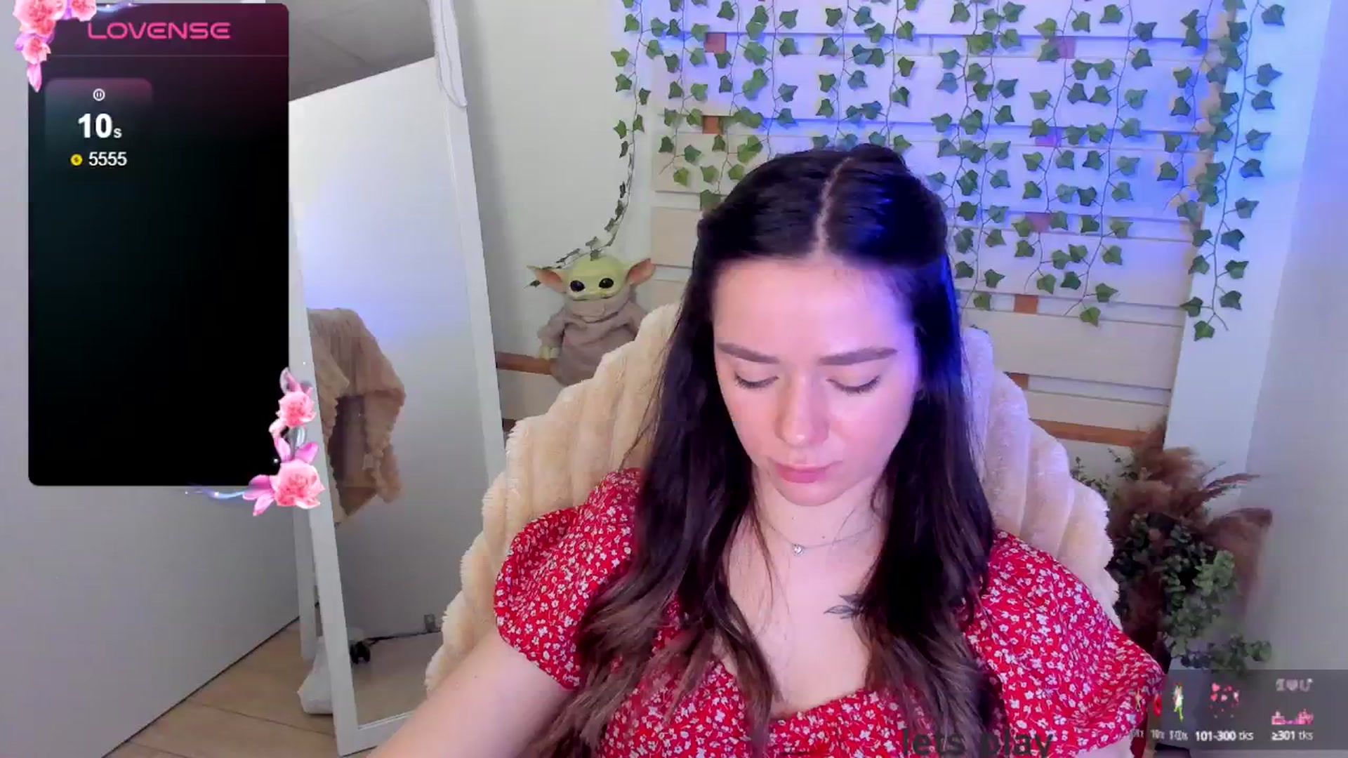 Gallery image thumbnail from KiraLove's myfreecams stream on, 05/05/2025, 09:30 image 11 of 20