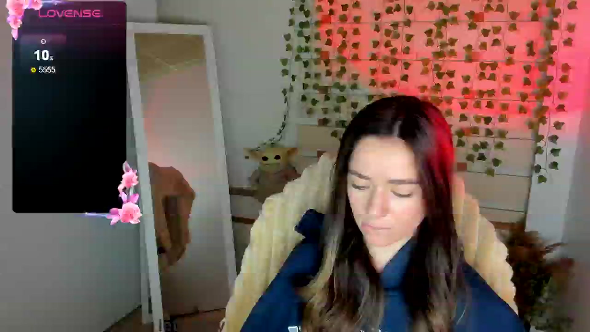 Gallery image thumbnail from KiraLove's myfreecams stream on, 05/06/2025, 10:42 image 11 of 20