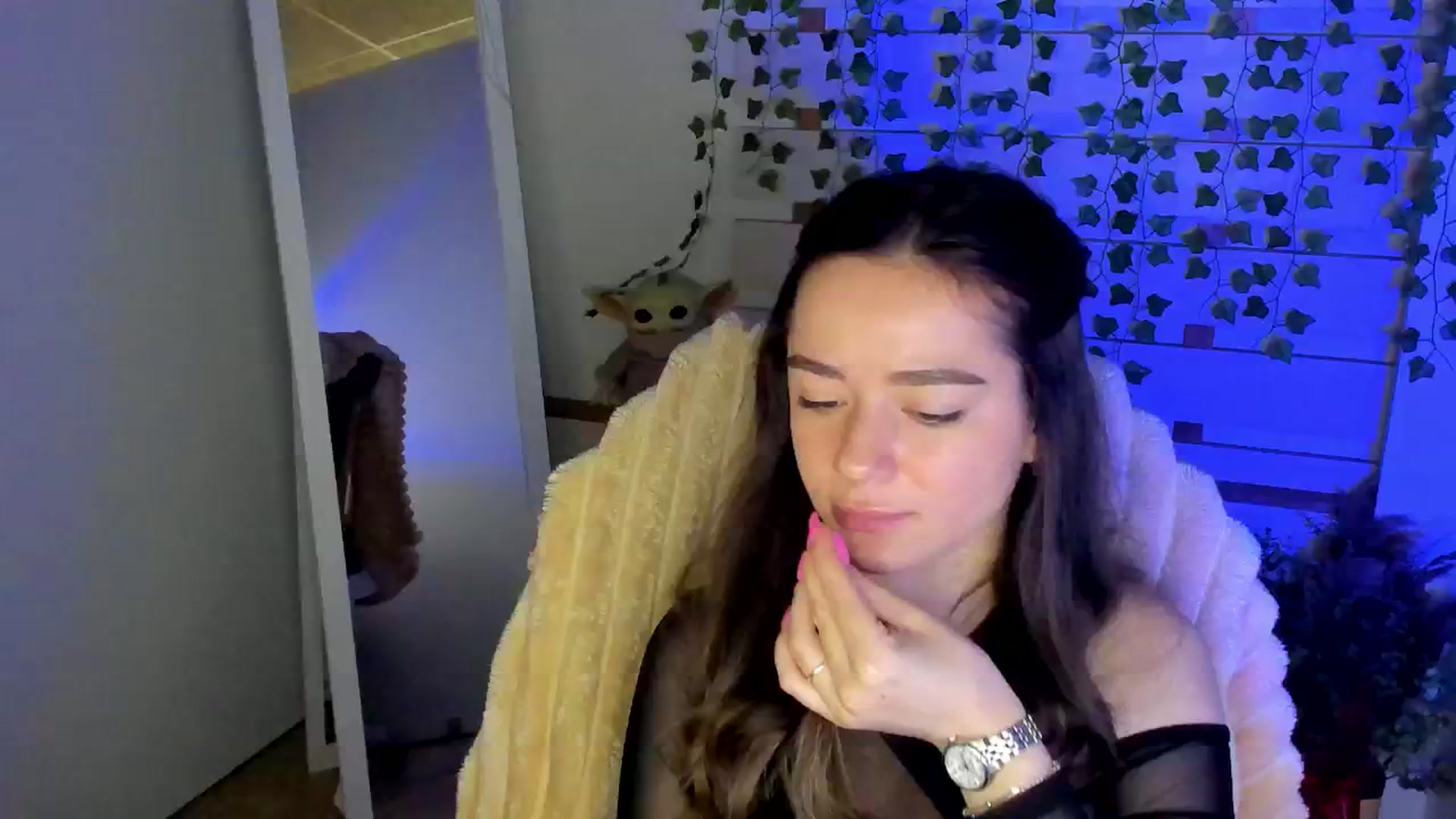 Gallery image thumbnail from KiraLove's myfreecams stream on, 05/08/2025, 13:18 image 7 of 20