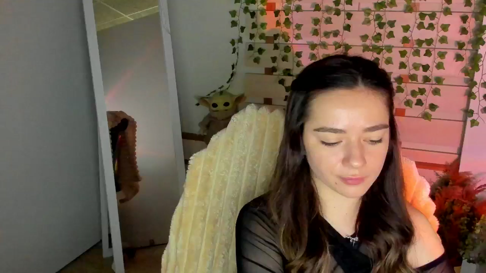 Gallery image thumbnail from KiraLove's myfreecams stream on, 05/08/2025, 13:18 image 3 of 20