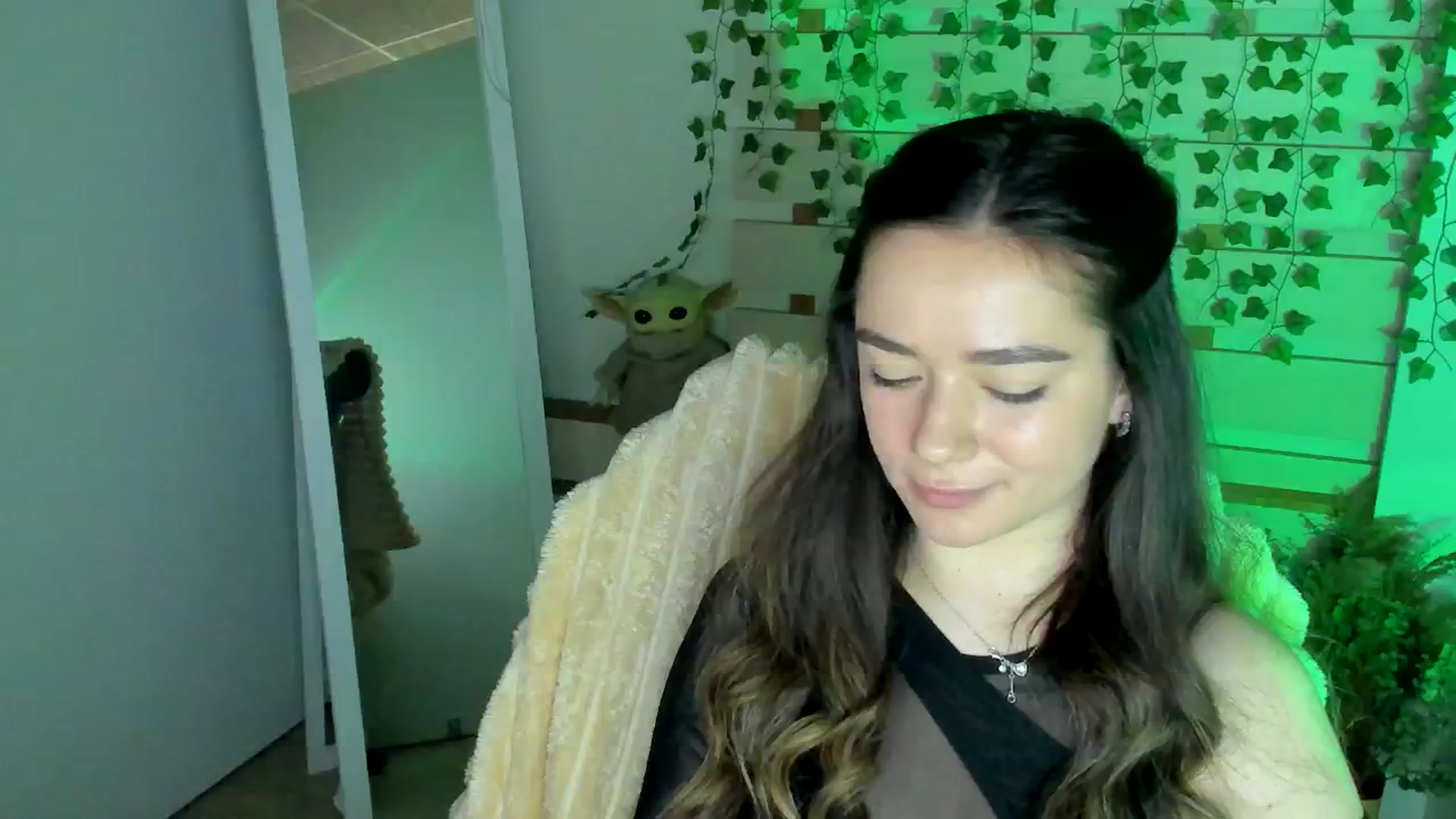 Gallery image thumbnail from KiraLove's myfreecams stream on, 05/08/2025, 13:18 image 18 of 20