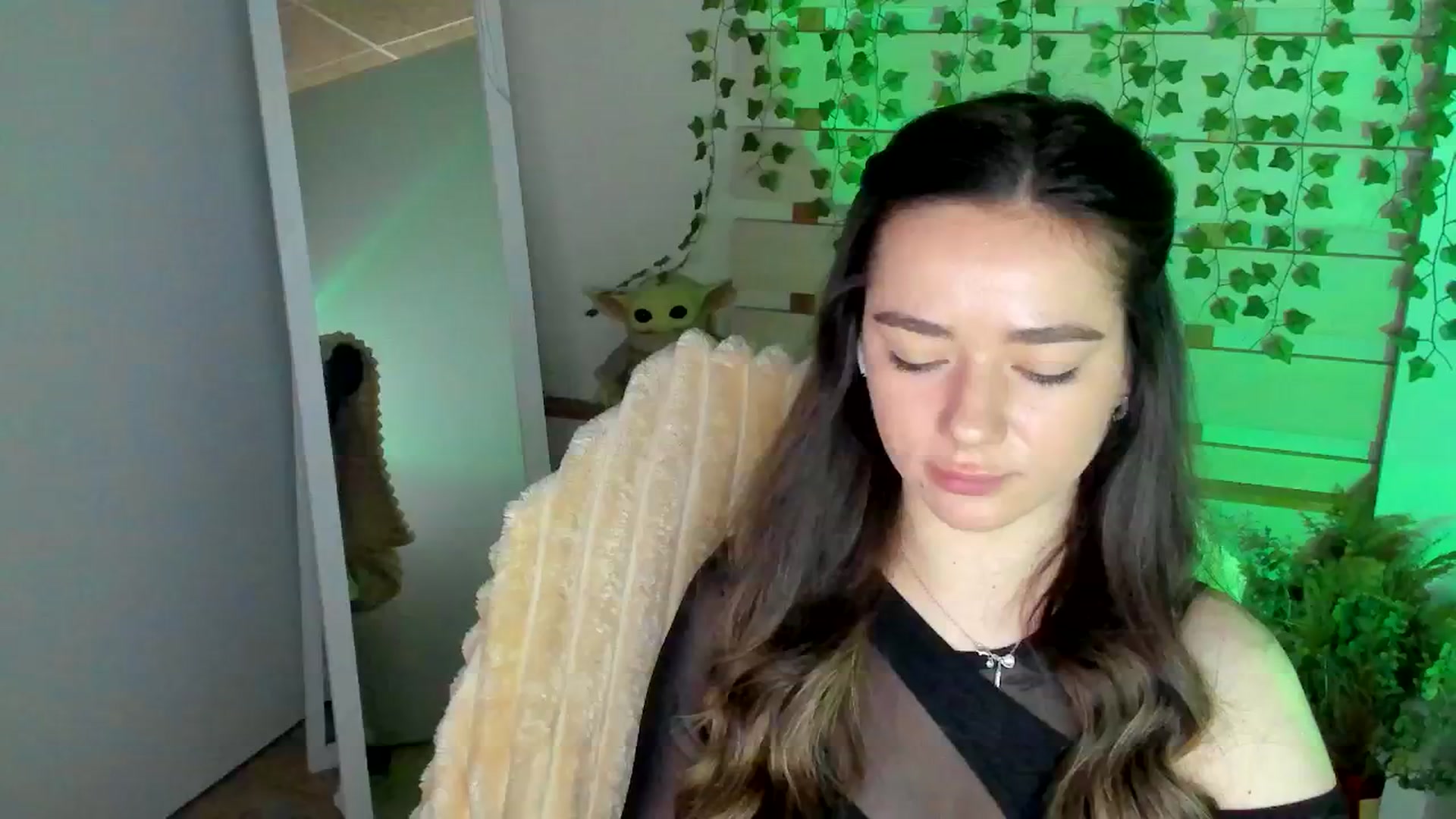 Gallery image thumbnail from KiraLove's myfreecams stream on, 05/08/2025, 13:18 image 11 of 20