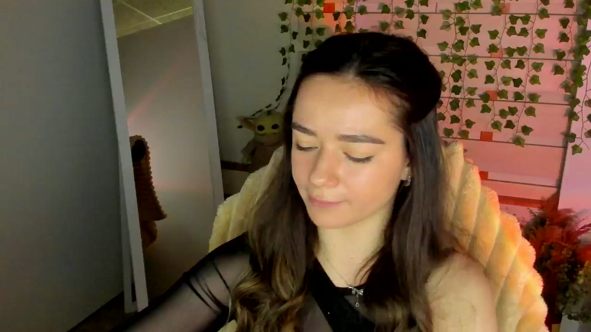 Gallery image thumbnail from KiraLove's myfreecams stream on, 05/08/2025, 13:18 image 16 of 20