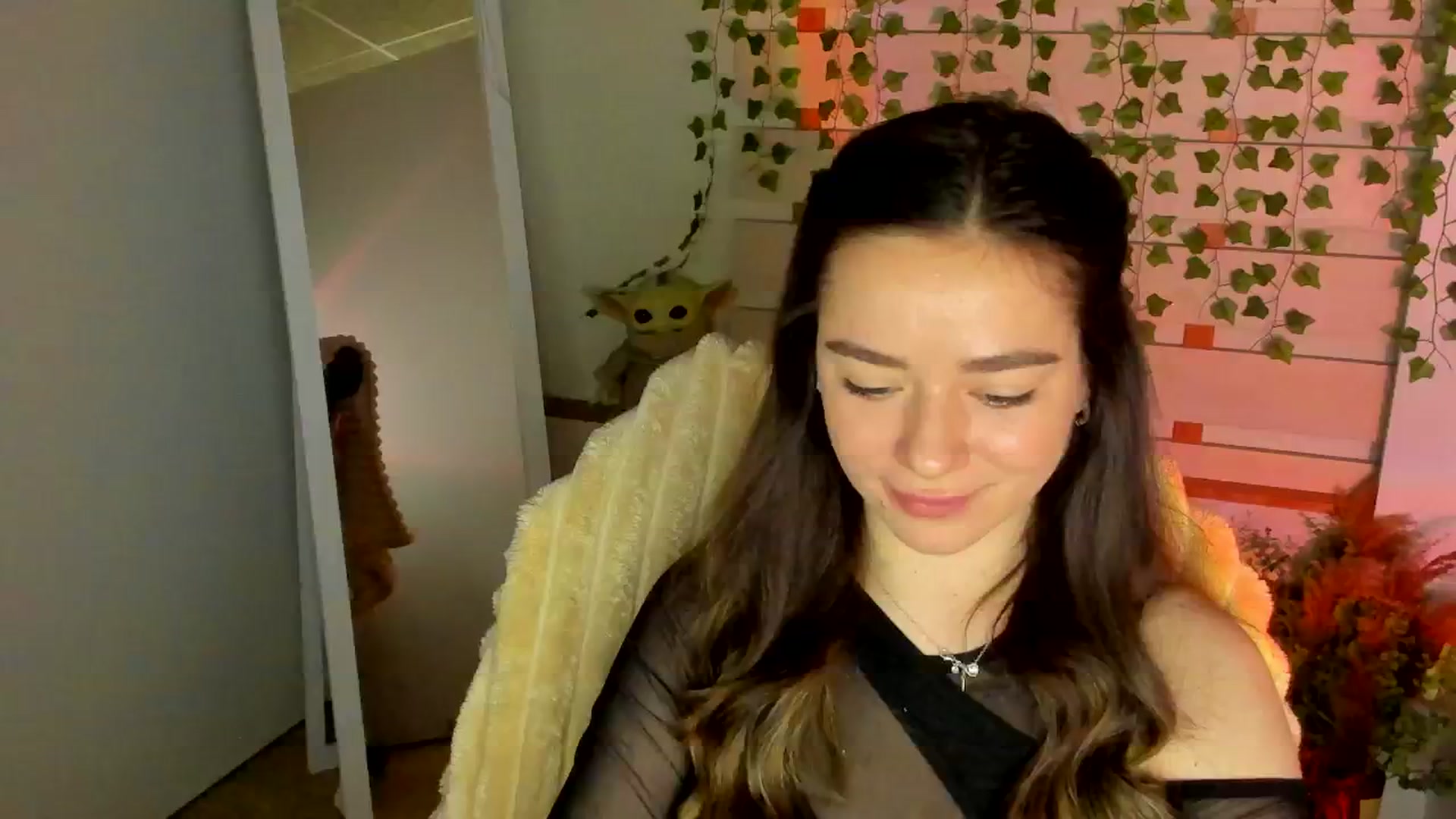 Gallery image thumbnail from KiraLove's myfreecams stream on, 05/08/2025, 13:18 image 13 of 20