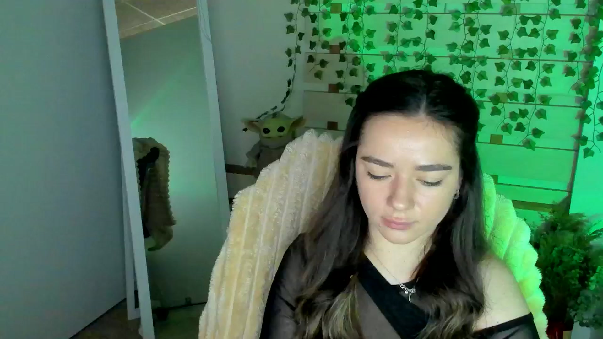 Gallery image thumbnail from KiraLove's myfreecams stream on, 05/08/2025, 13:18 image 5 of 20