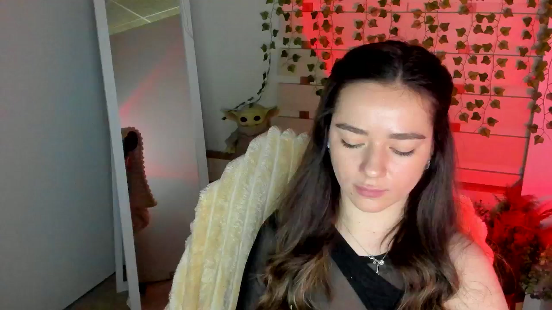 Gallery image thumbnail from KiraLove's myfreecams stream on, 05/08/2025, 13:18 image 15 of 20