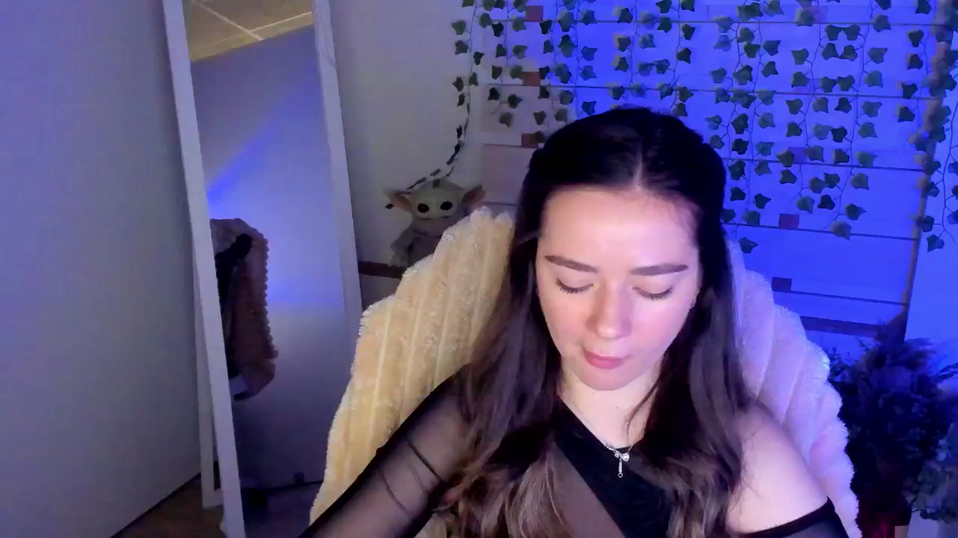 Gallery image thumbnail from KiraLove's myfreecams stream on, 05/08/2025, 13:18 image 1 of 20