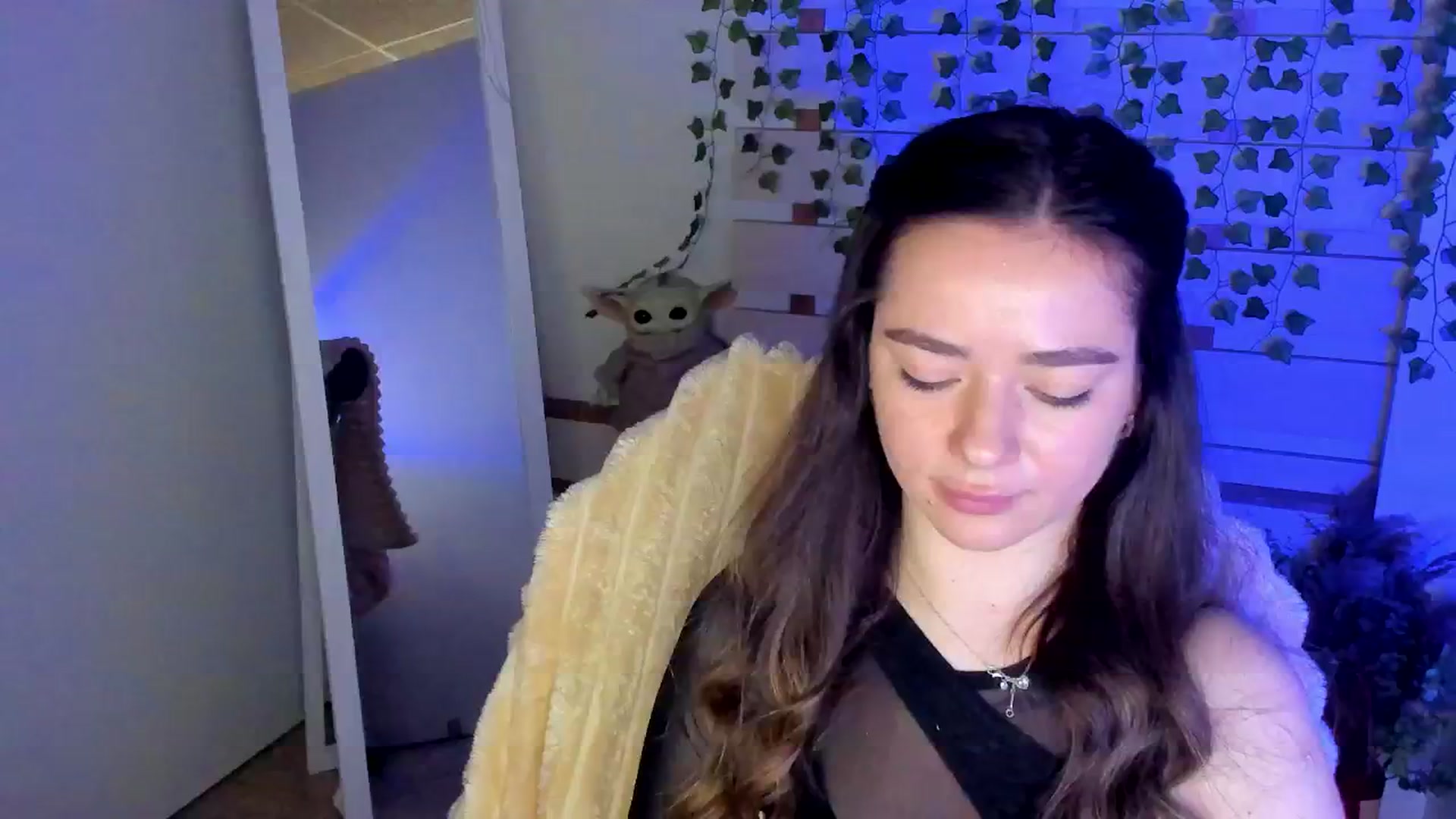Gallery image thumbnail from KiraLove's myfreecams stream on, 05/08/2025, 13:18 image 17 of 20