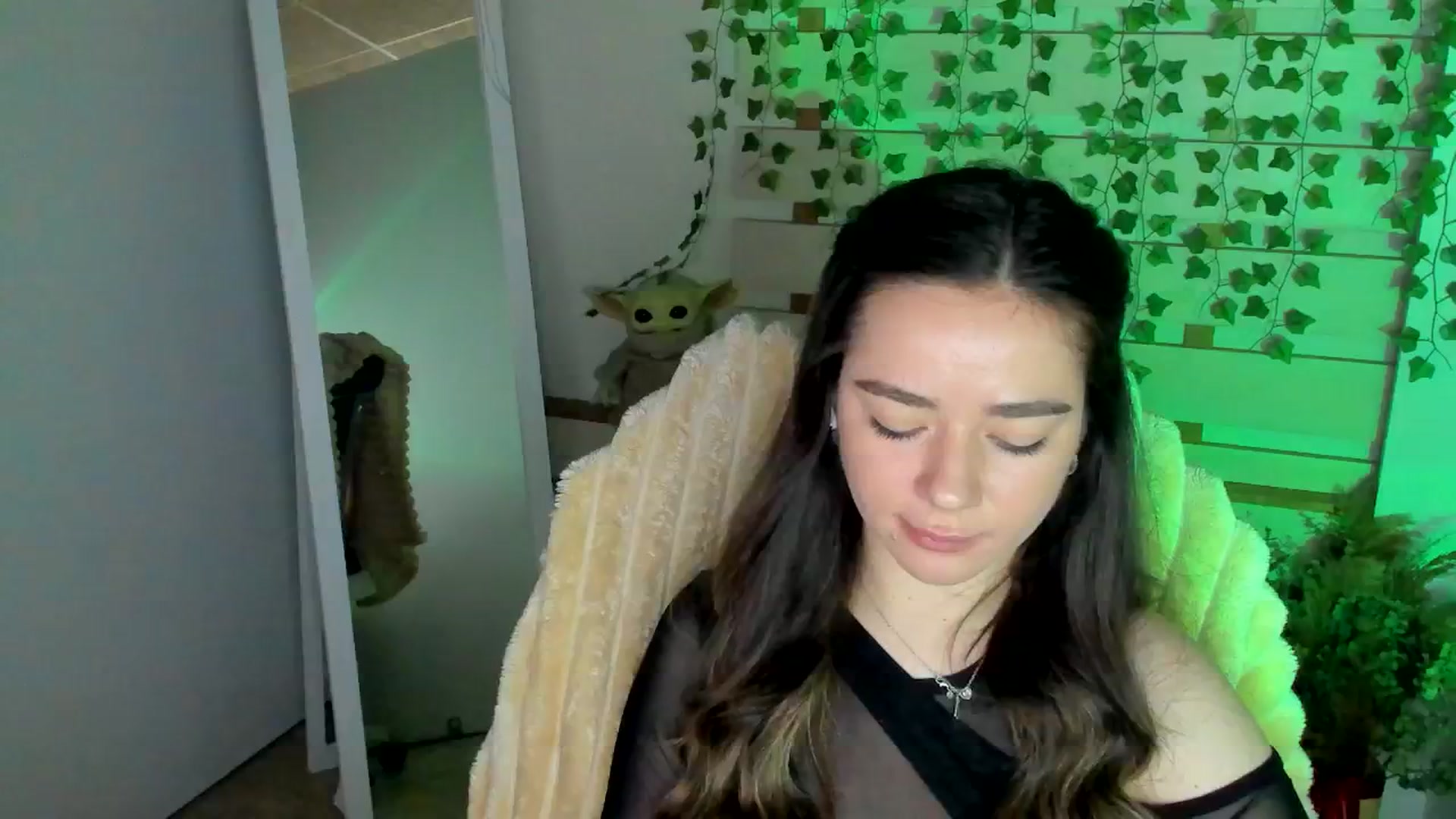 Gallery image thumbnail from KiraLove's myfreecams stream on, 05/08/2025, 13:18 image 8 of 20