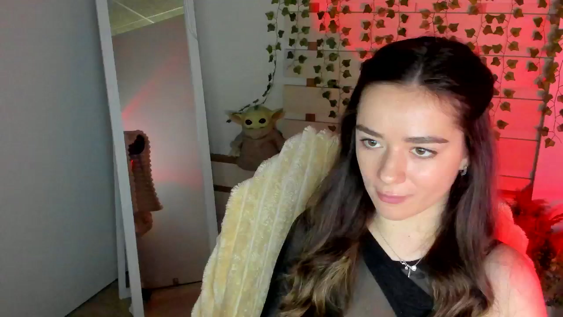 Gallery image thumbnail from KiraLove's myfreecams stream on, 05/08/2025, 13:18 image 9 of 20