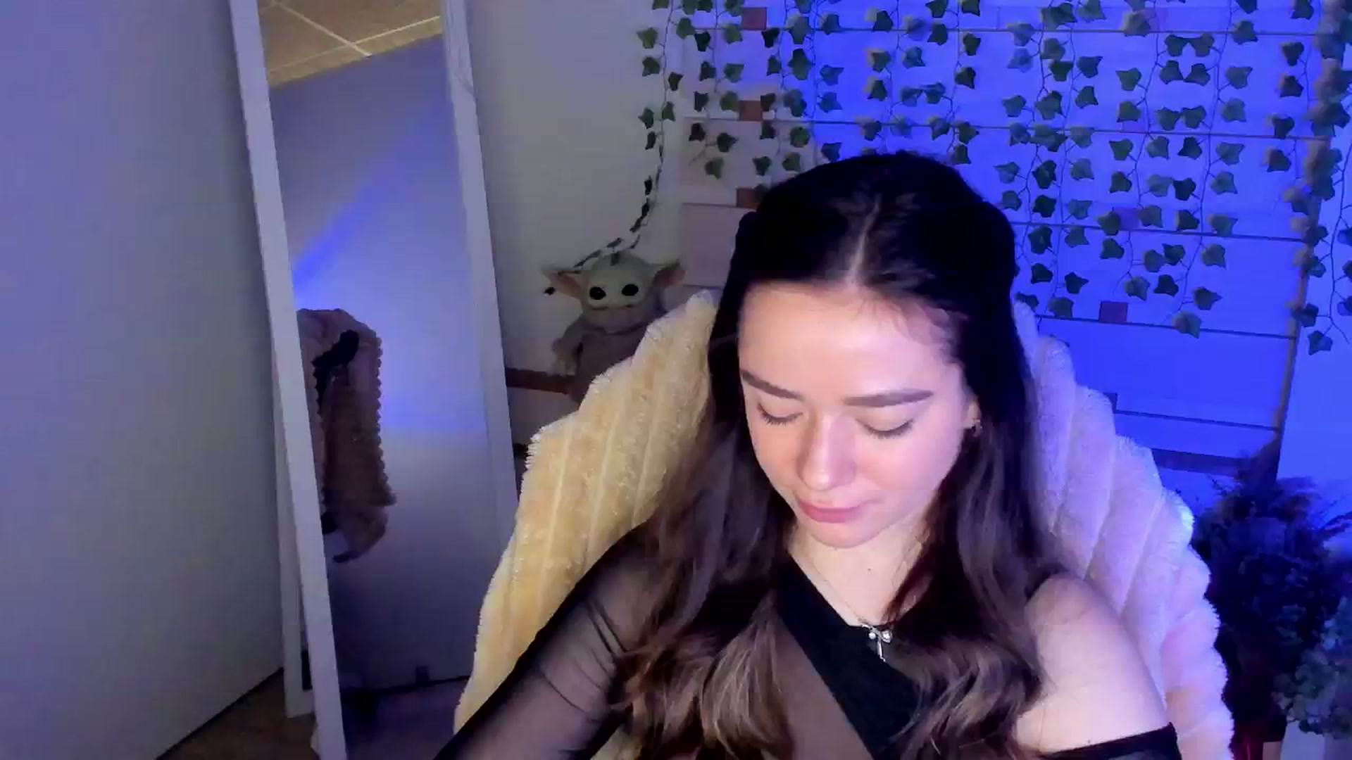 Gallery image thumbnail from KiraLove's myfreecams stream on, 05/08/2025, 13:18 image 4 of 20