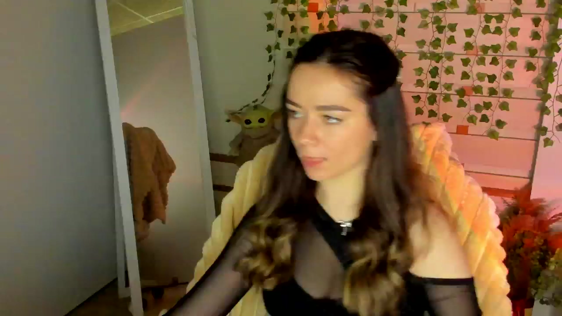 Gallery image thumbnail from KiraLove's myfreecams stream on, 05/08/2025, 14:02 image 13 of 20