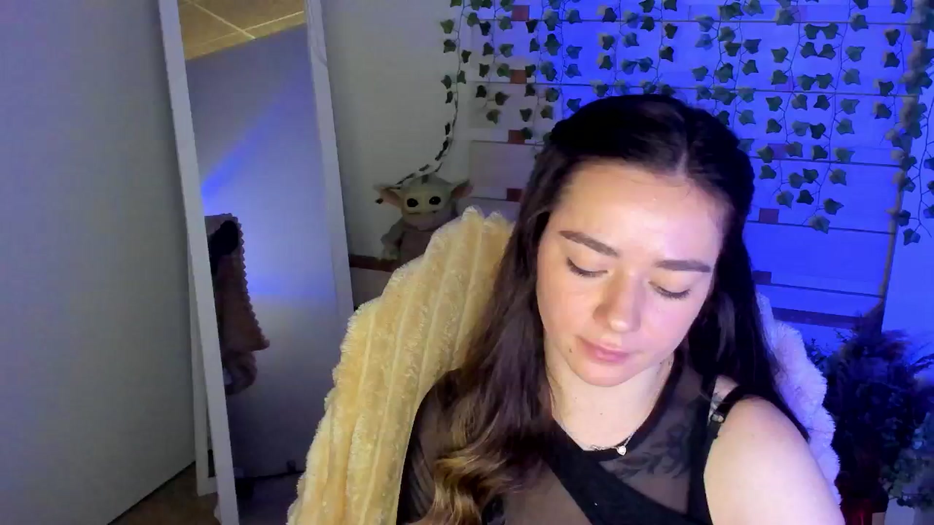 Gallery image thumbnail from KiraLove's myfreecams stream on, 05/08/2025, 14:02 image 11 of 20