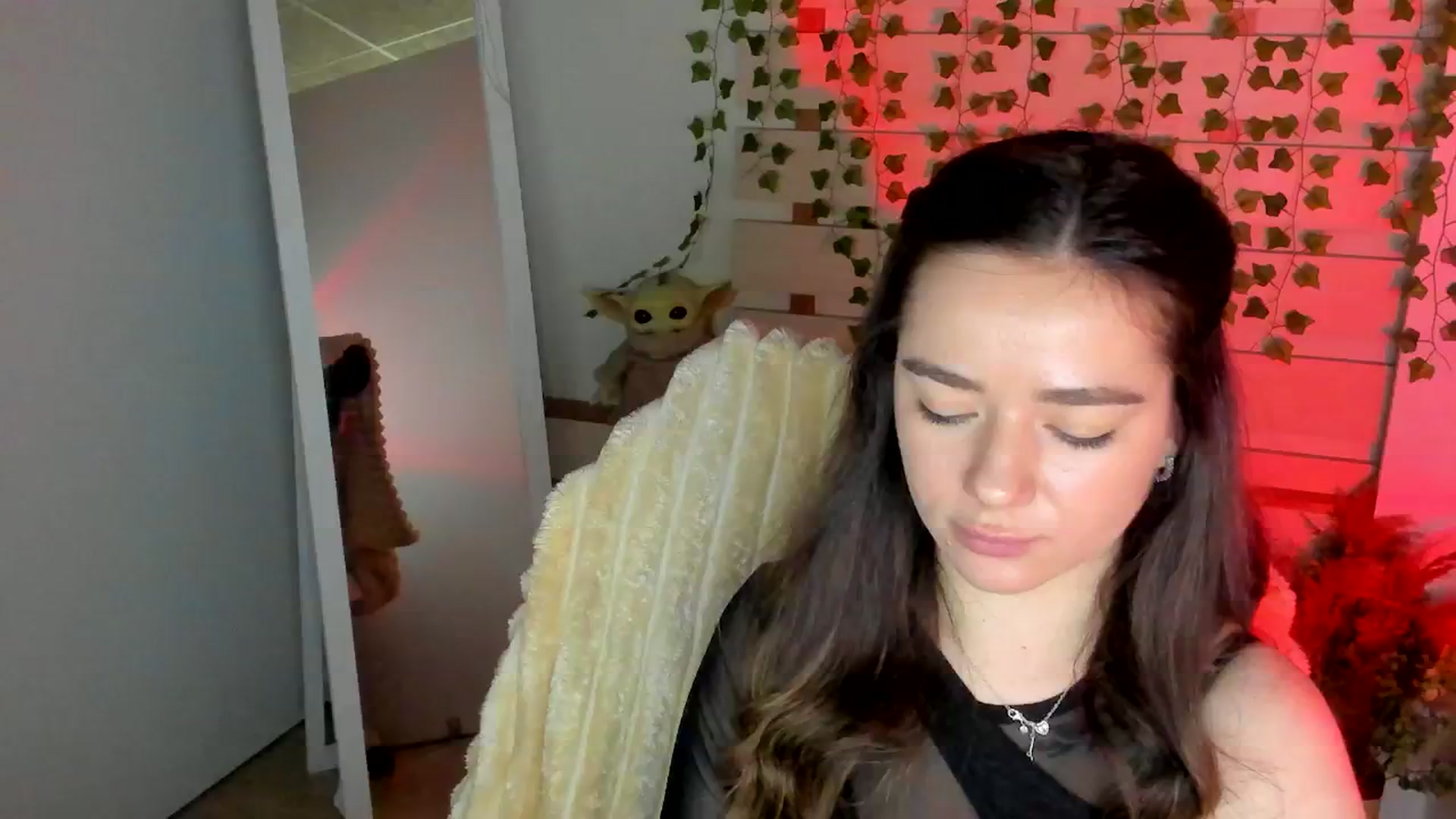 Gallery image thumbnail from KiraLove's myfreecams stream on, 05/08/2025, 14:02 image 4 of 20