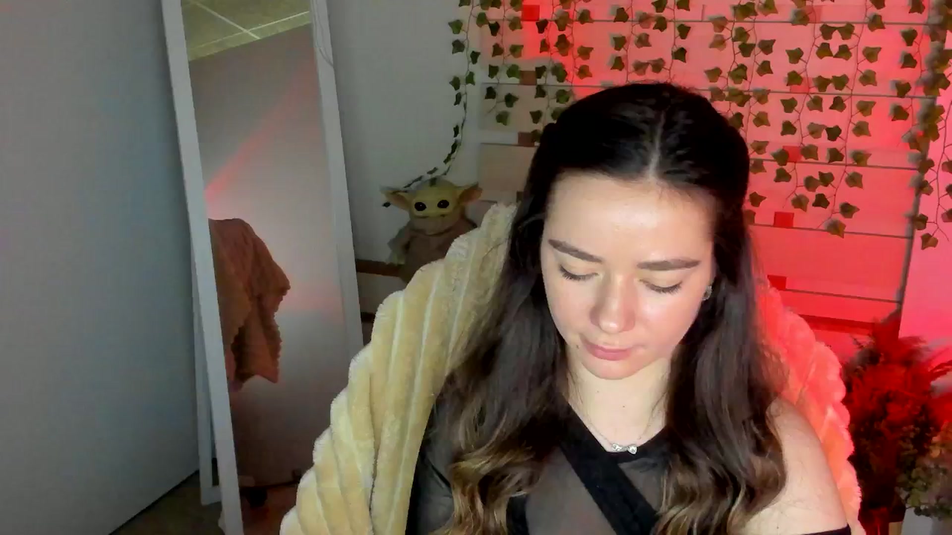 Gallery image thumbnail from KiraLove's myfreecams stream on, 05/08/2025, 14:02 image 17 of 20