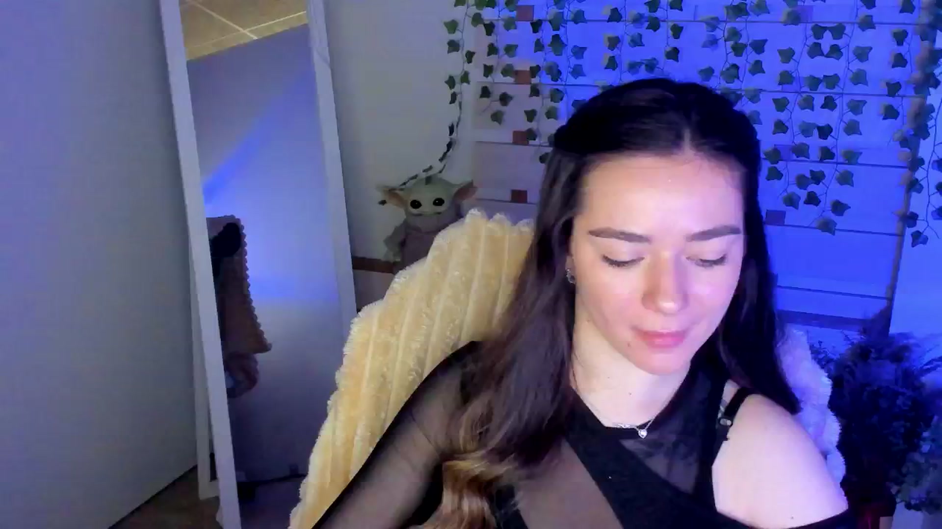 Gallery image thumbnail from KiraLove's myfreecams stream on, 05/08/2025, 14:02 image 10 of 20