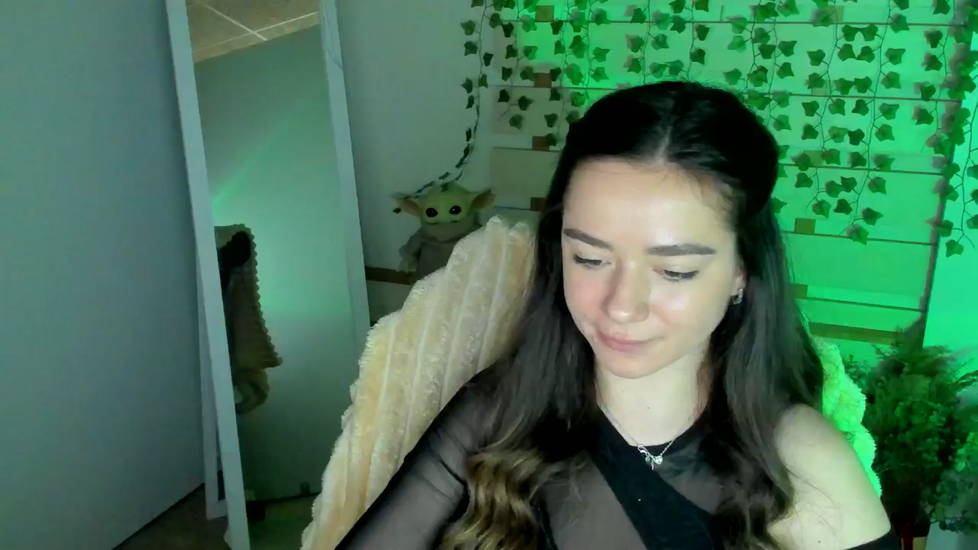 Gallery image thumbnail from KiraLove's myfreecams stream on, 05/08/2025, 14:02 image 6 of 20
