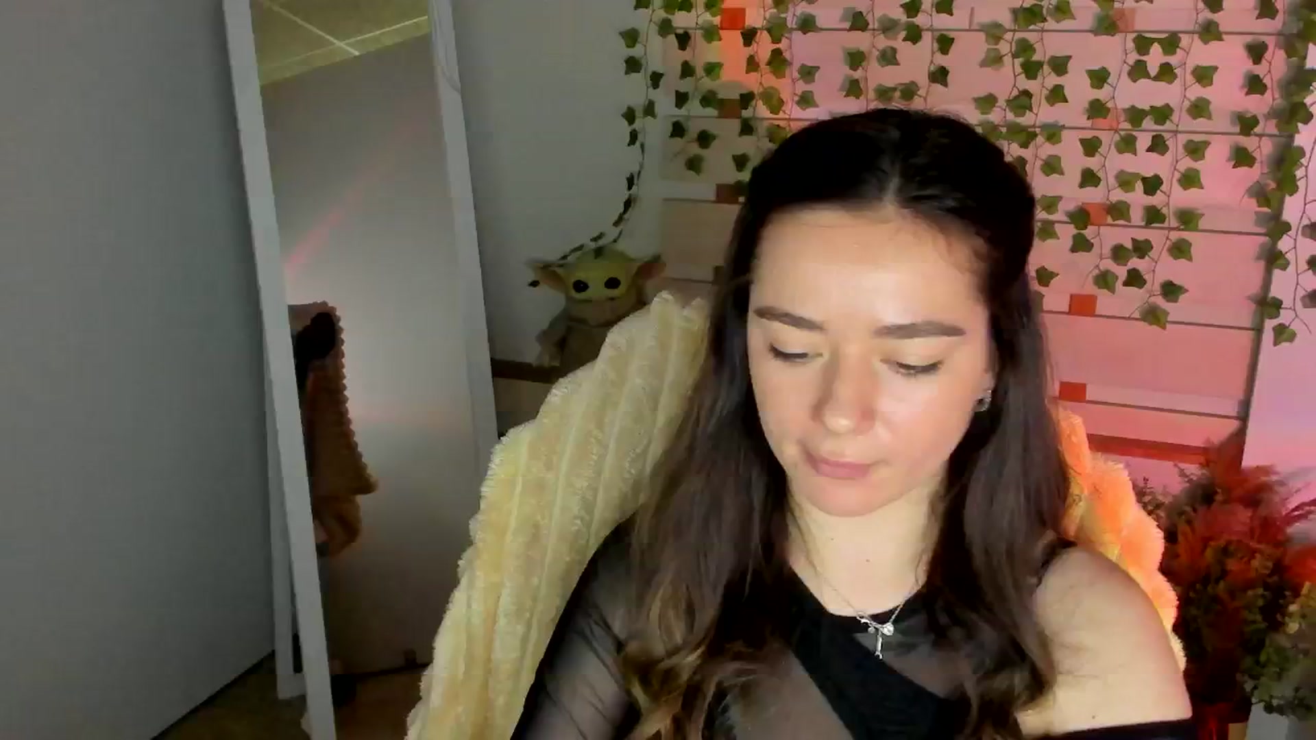 Gallery image thumbnail from KiraLove's myfreecams stream on, 05/08/2025, 14:02 image 2 of 20