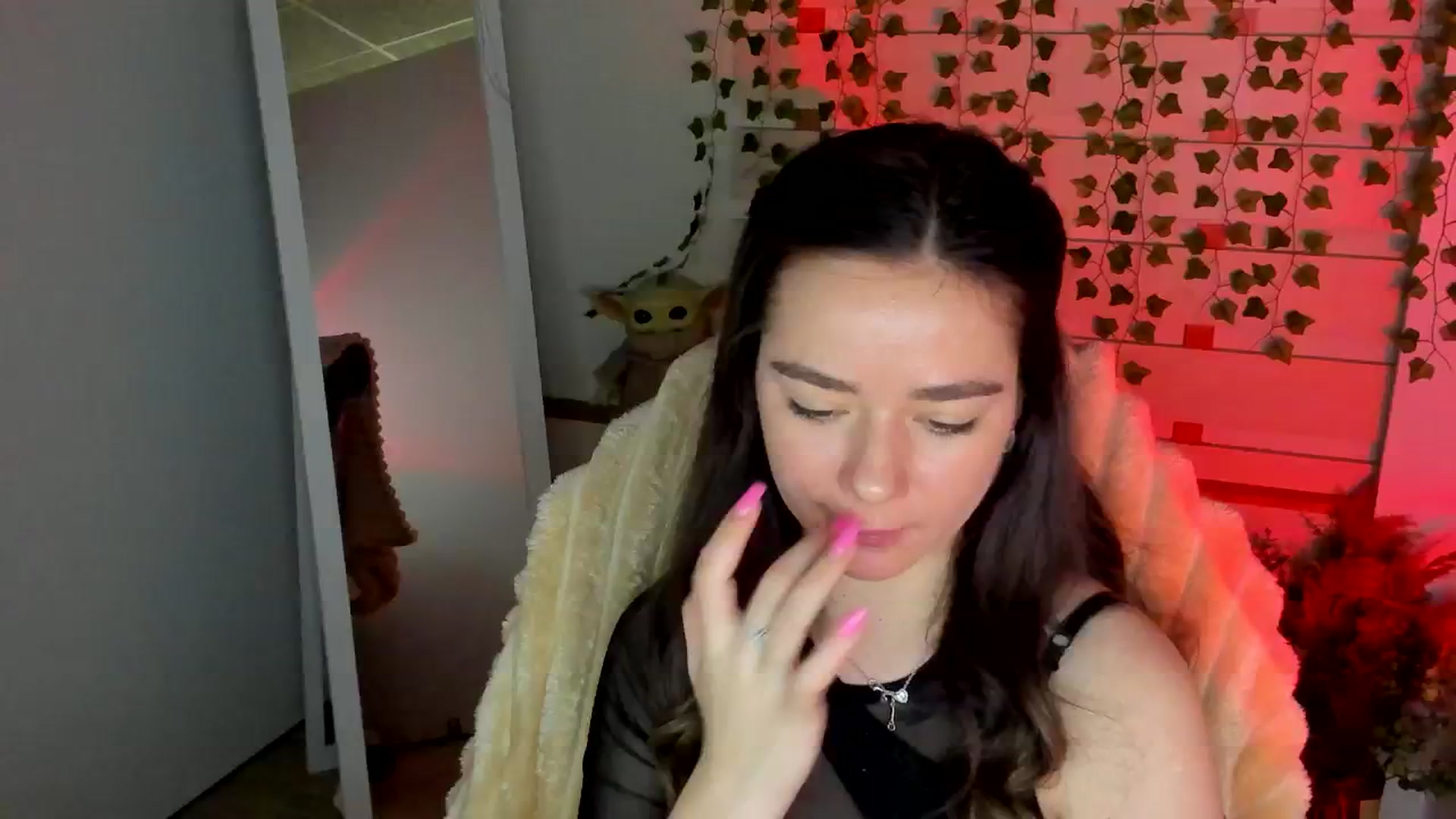 Gallery image thumbnail from KiraLove's myfreecams stream on, 05/08/2025, 14:02 image 5 of 20