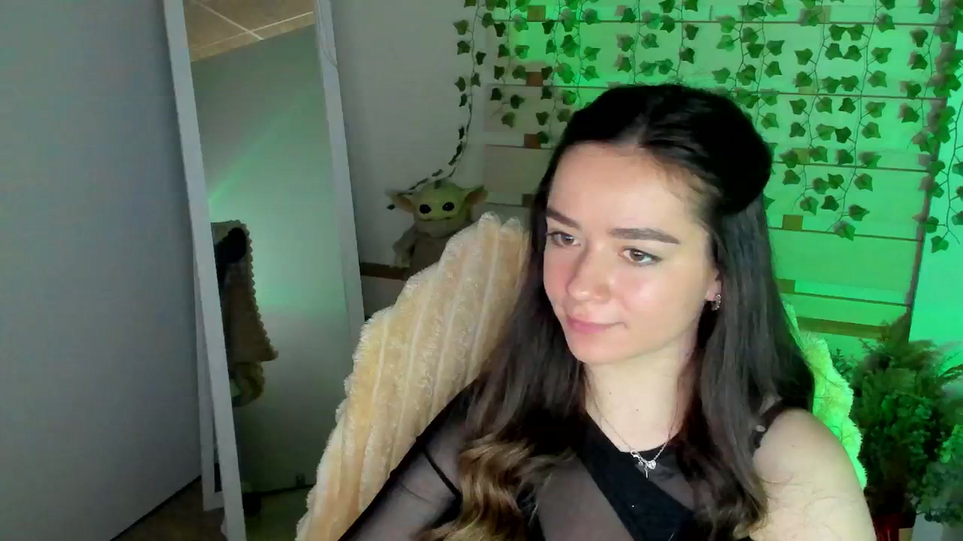 Gallery image thumbnail from KiraLove's myfreecams stream on, 05/08/2025, 14:02 image 8 of 20