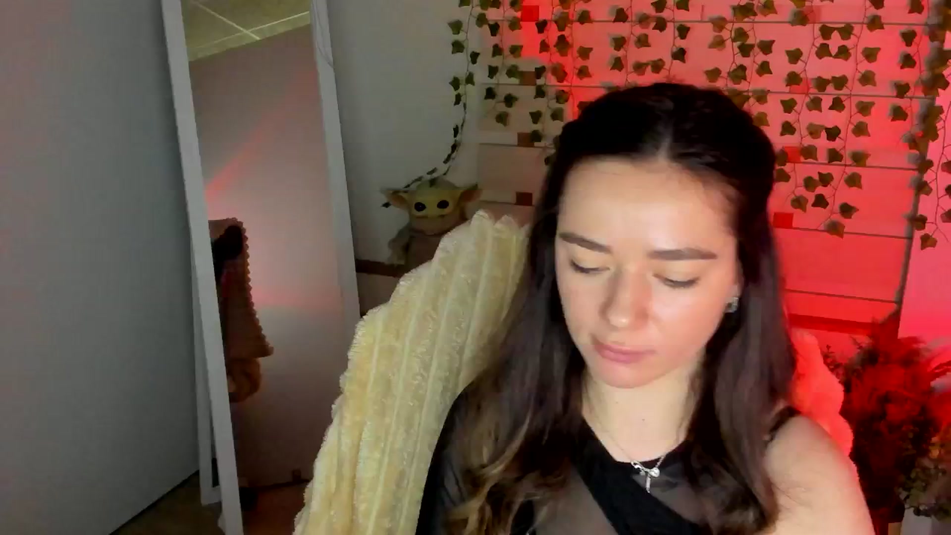 Gallery image thumbnail from KiraLove's myfreecams stream on, 05/08/2025, 14:02 image 3 of 20