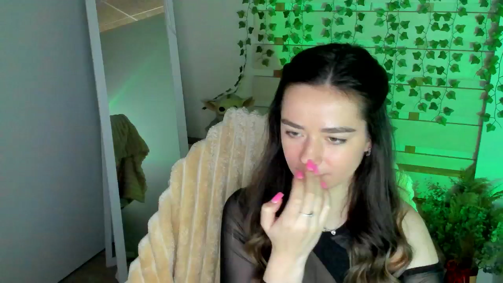 Gallery image thumbnail from KiraLove's myfreecams stream on, 05/08/2025, 14:02 image 20 of 20