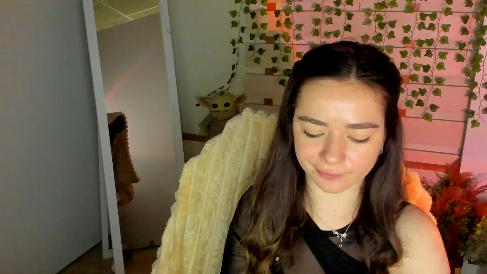 Gallery image thumbnail from KiraLove's myfreecams stream on, 05/08/2025, 14:02 image 1 of 20