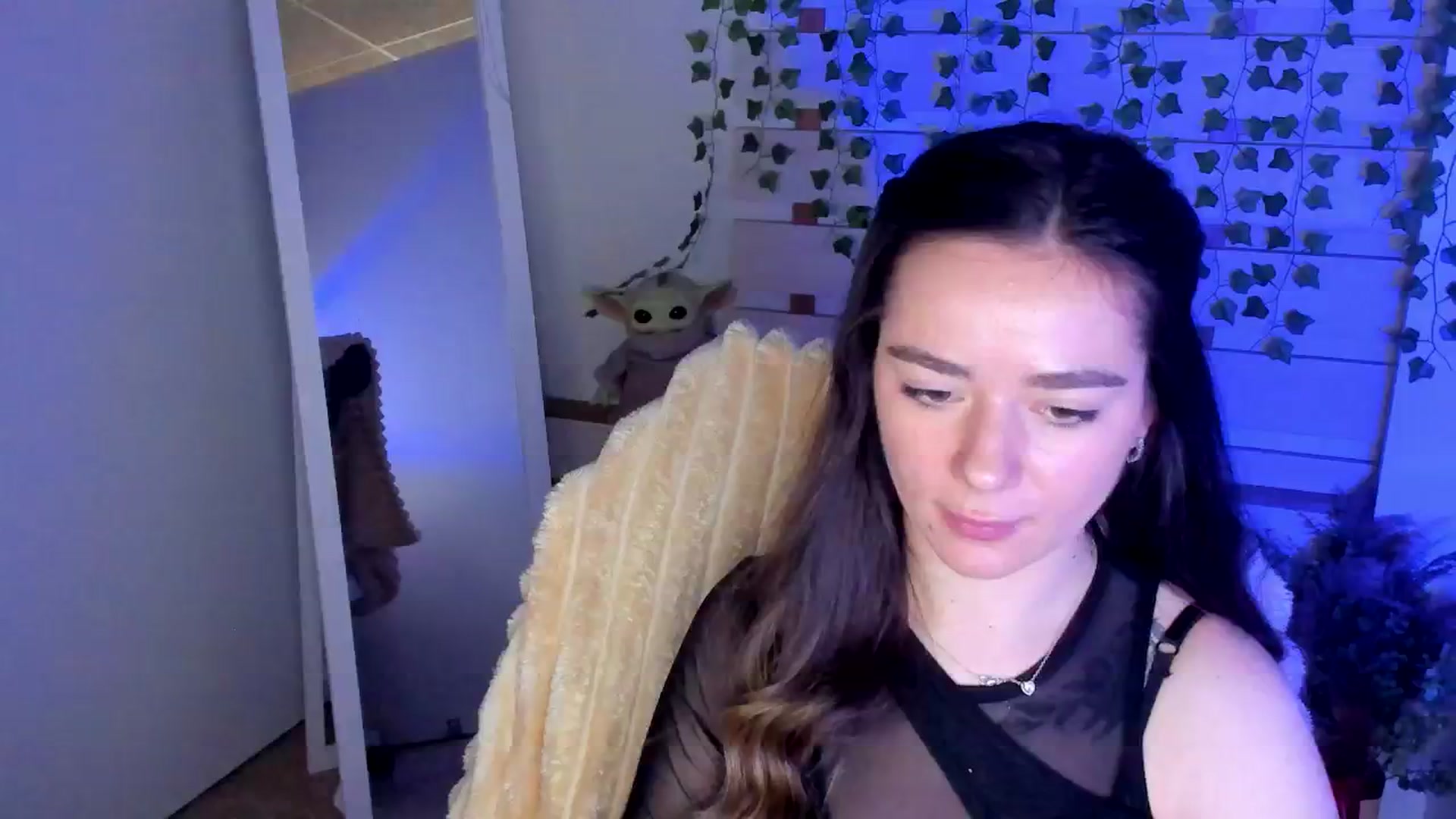 Gallery image thumbnail from KiraLove's myfreecams stream on, 05/08/2025, 14:02 image 9 of 20