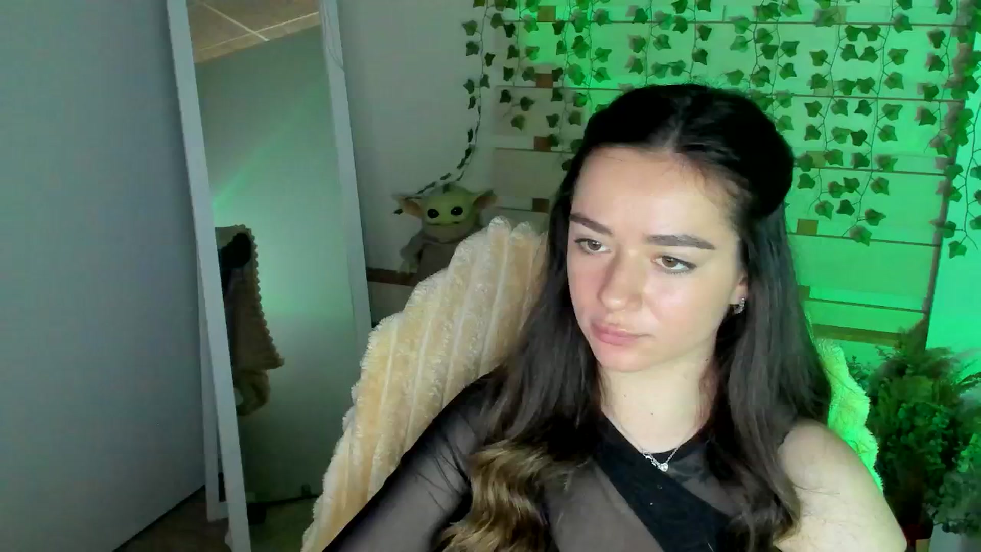 Gallery image thumbnail from KiraLove's myfreecams stream on, 05/08/2025, 14:02 image 7 of 20