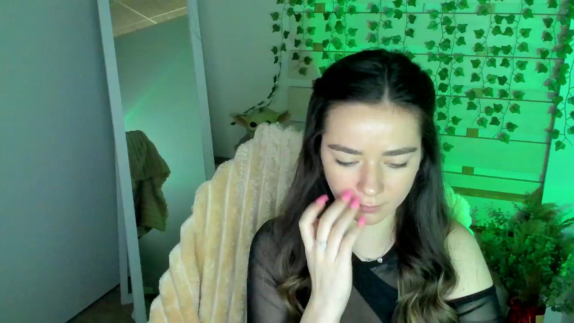 Gallery image thumbnail from KiraLove's myfreecams stream on, 05/08/2025, 14:02 image 19 of 20