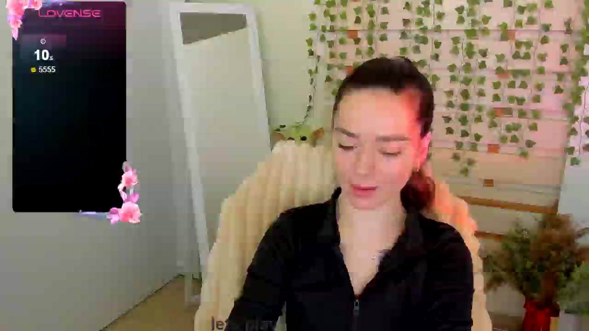 Gallery image thumbnail from KiraLove's myfreecams stream on, 05/19/2025, 12:50 image 5 of 20