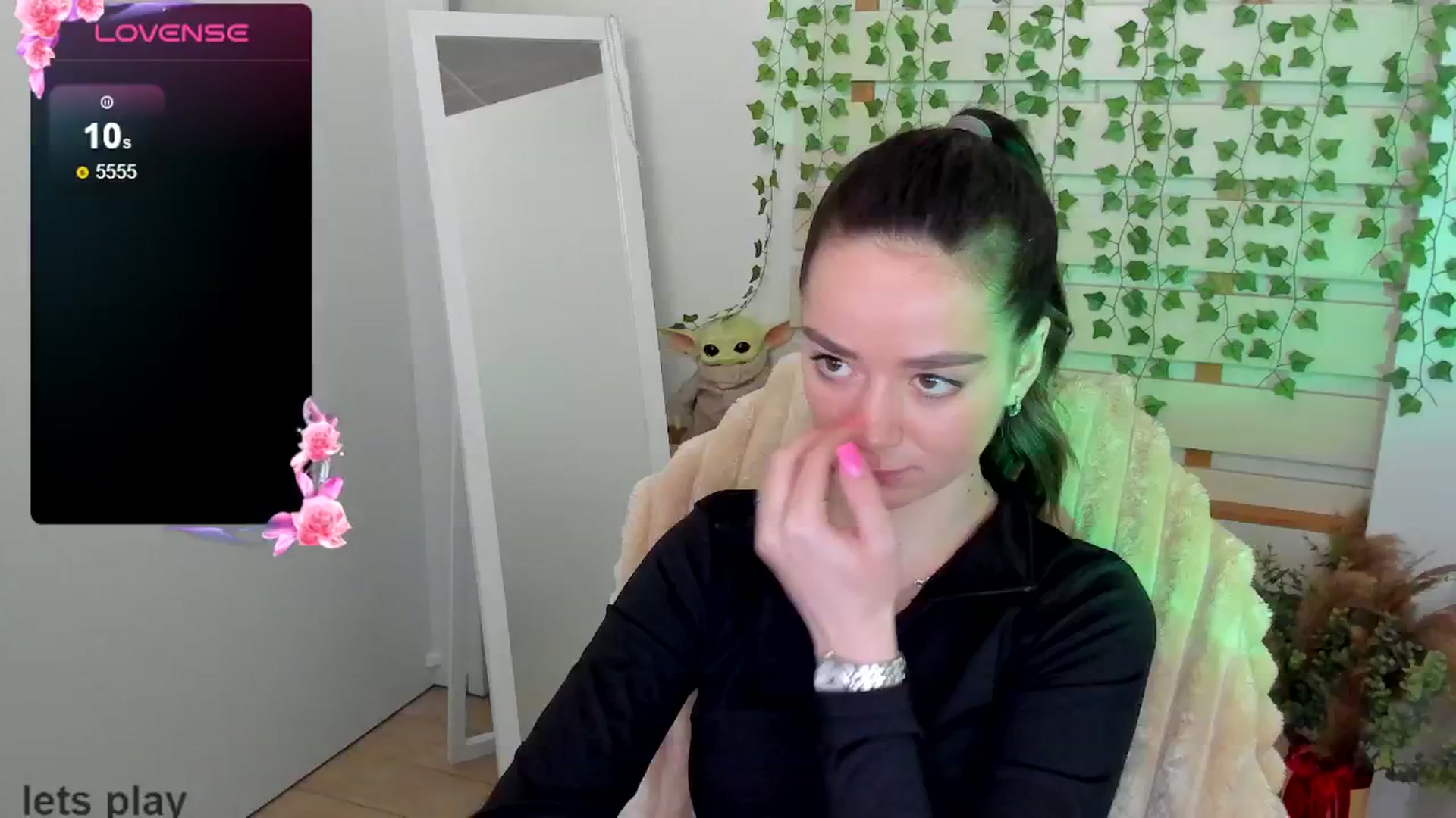 Gallery image thumbnail from KiraLove's myfreecams stream on, 05/19/2025, 13:42 image 17 of 20